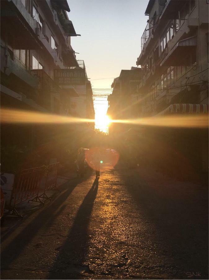 Yoo Yen Pen Sook Vandrarhem Bangkok Exteriör bild